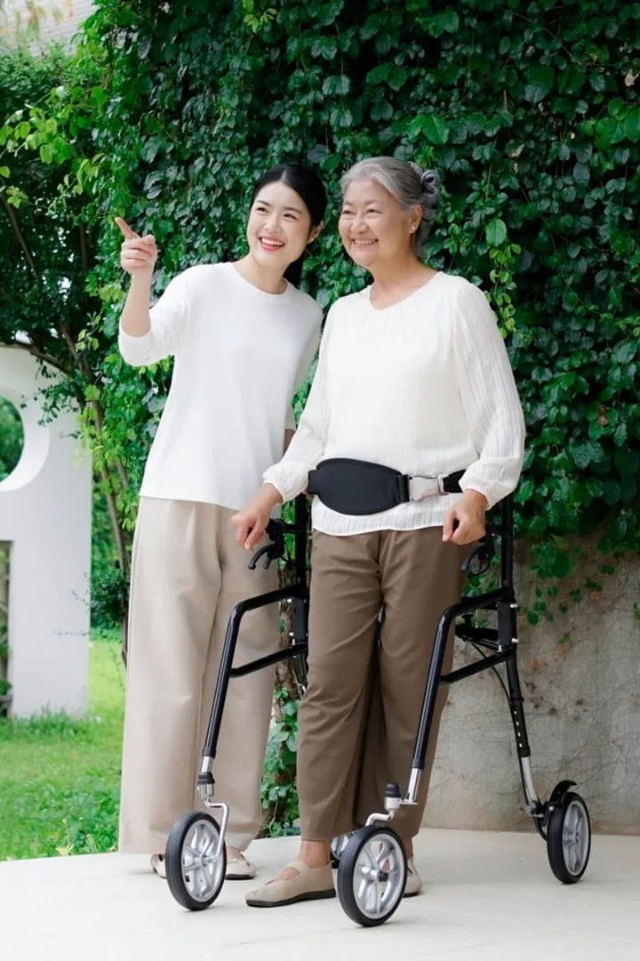 อุปกรณ์ช่วยเดินสำหรับผู้สูงอายุ
